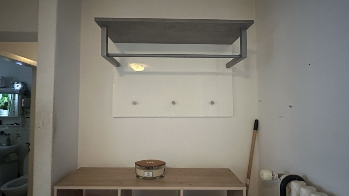 Garderobe: Massive Garderobe Weiss/Grau mit Hutablage & Haken – Gebraucht aus Winterthur von whatdreamz 1
