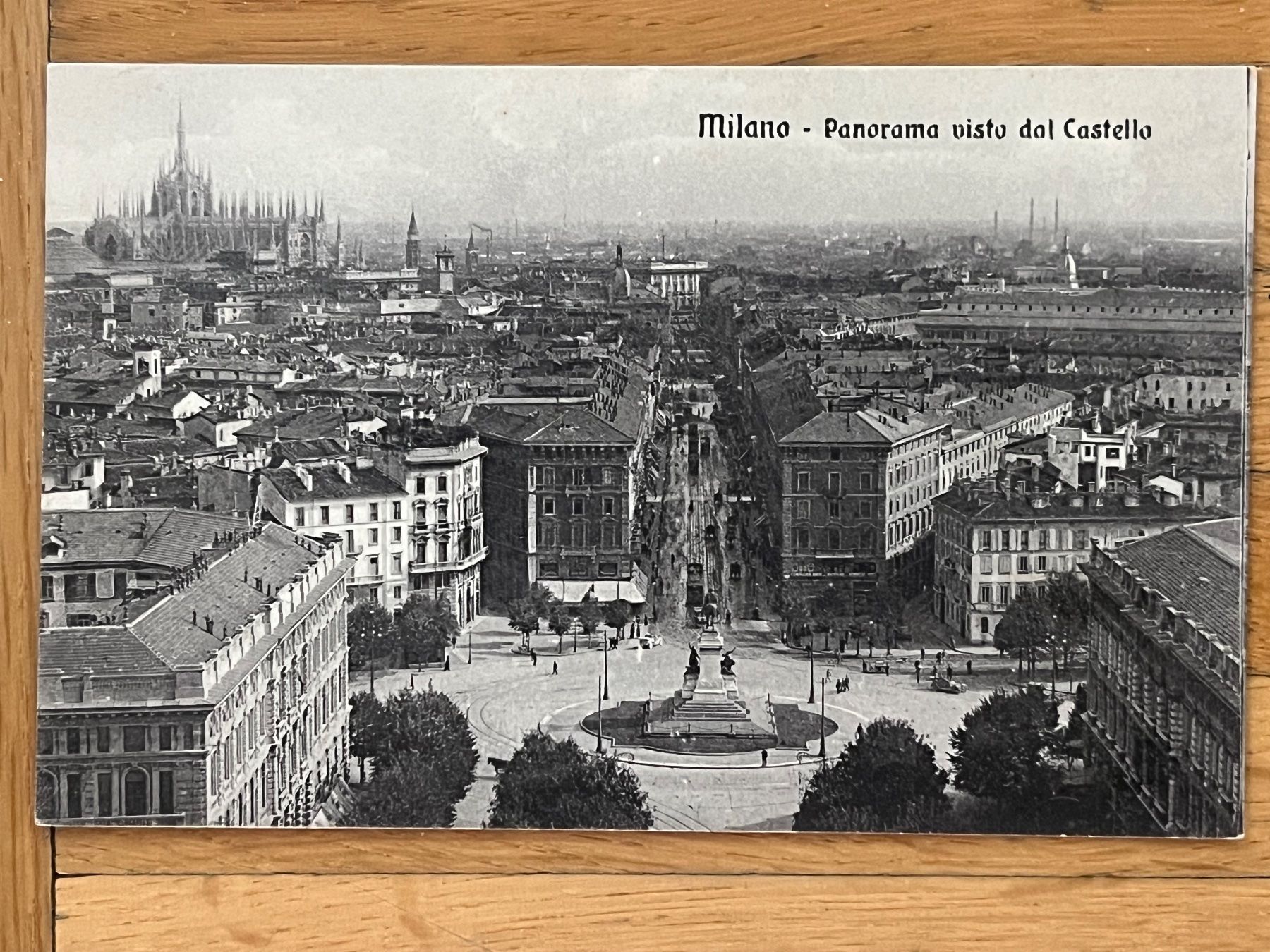 Cartoline postali: Milano, Panorama visto del Castello – Usato da Romanshorn venduto da luxcollect