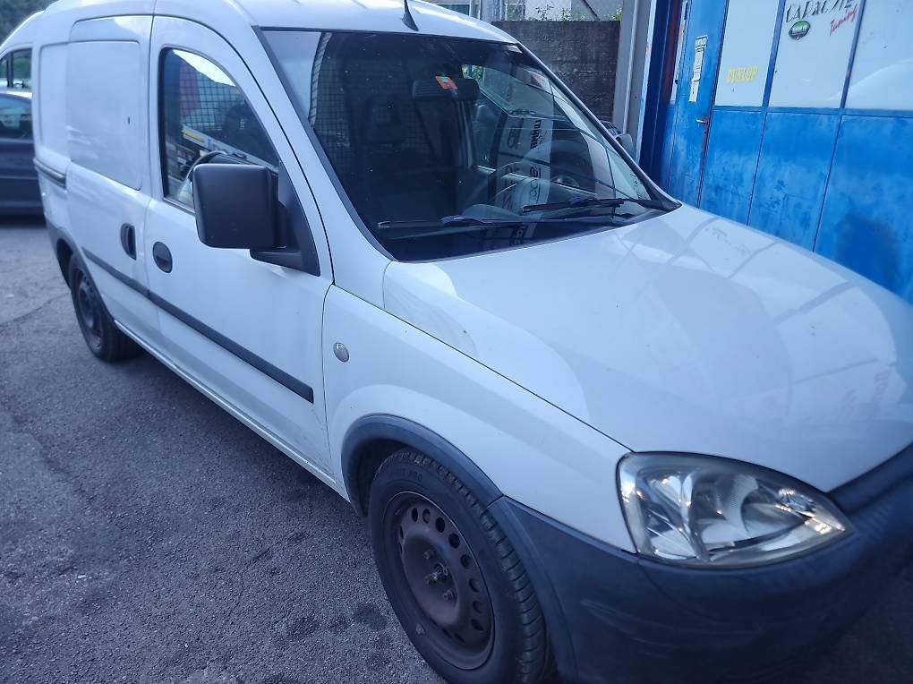 Veicoli commerciali: Opel combo collaudata  benzina  e gas – Usato da Bironico venduto da Maurizzio 4