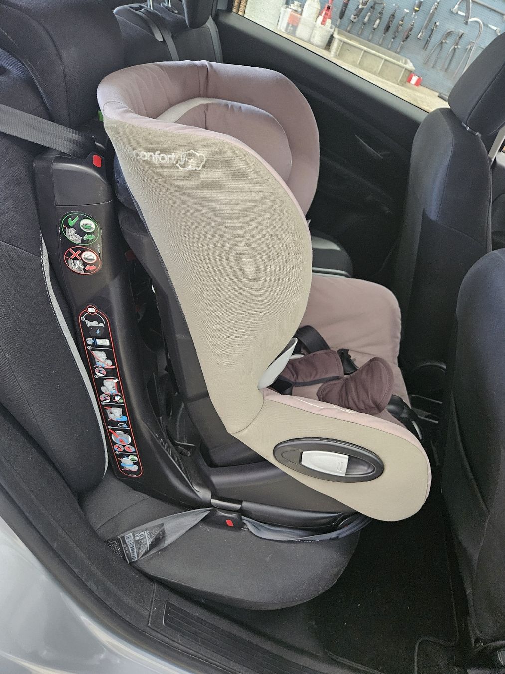 Seggiolini per auto: Bébé Confort AXISS GR. 1/9-18 Kg – Usato da Oberrohrdorf venduto da Mikee865 4
