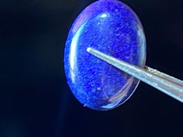 Echte Lapislazuli Edelsteine im Cabochon Rundschliff