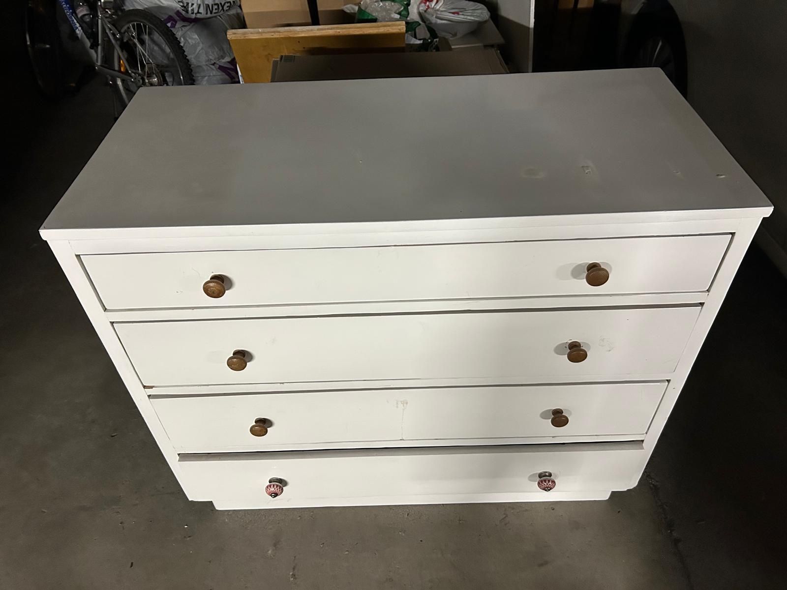 Cassettiere: Commode vintage blanche à 4 tiroirs - Idéale chambre! – Usato da Sion venduto da Betty1512