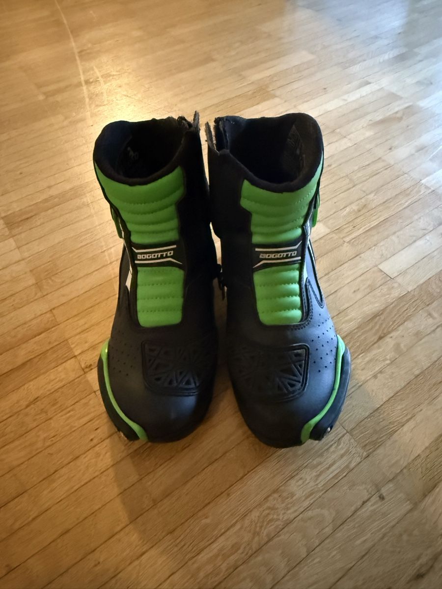 Herrenschuhe: Mootrradschuhe – Gebraucht aus Zofingen von nic_f5yd