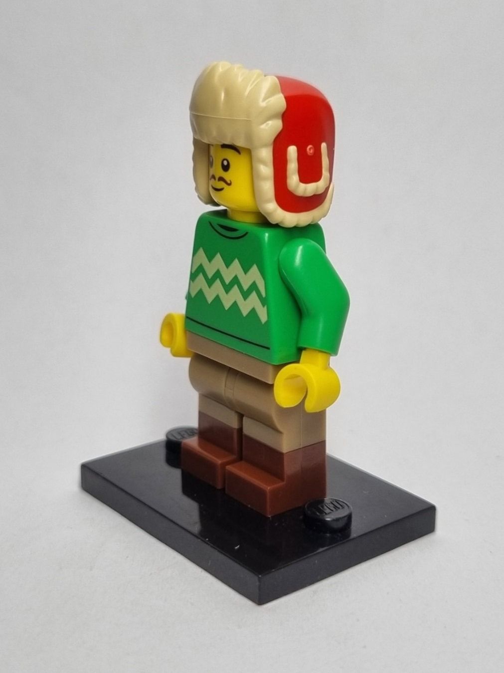 Lego Kit di costruzioni: LEGO BAM Late 2023 Winter Guy with green pullover – Nuovo (secondo la descrizione) da Basadingen venduto da NekoBricks 1