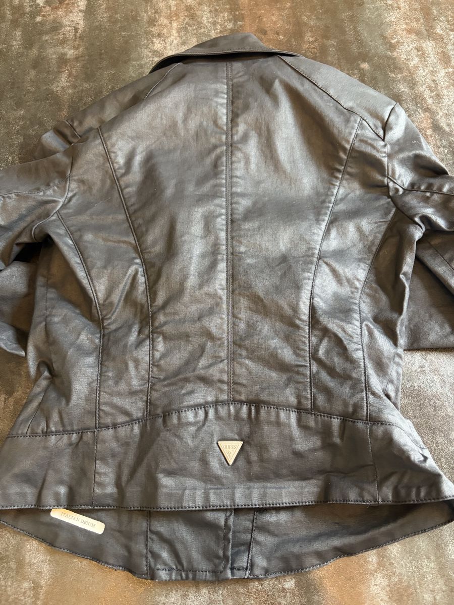 Guess Giacche: Veste noire Guess - taille S – Nuovo (secondo la descrizione) da NYON venduto da jeks 4