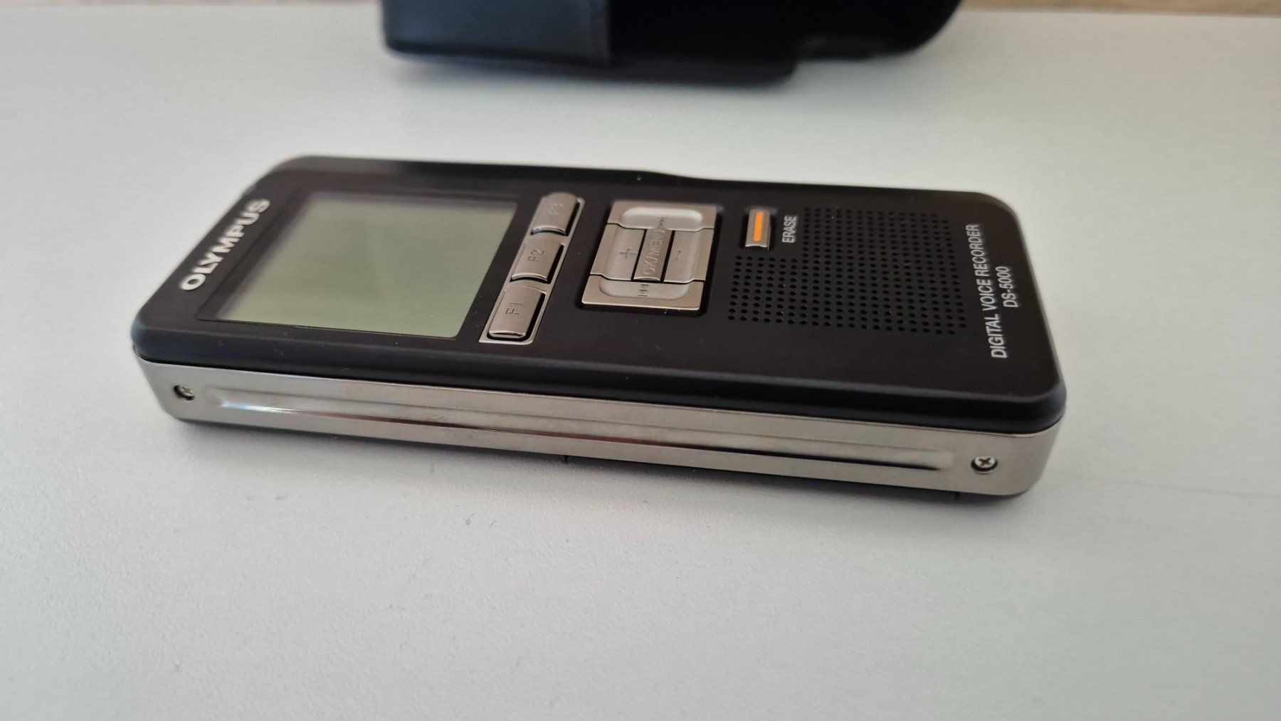 Olympus Registratori: Olympus DS-5000 Digital Voice Recorder mit Lederetui - Top – Nuovo (secondo la descrizione) da Bassersdorf venduto da retrolab 4