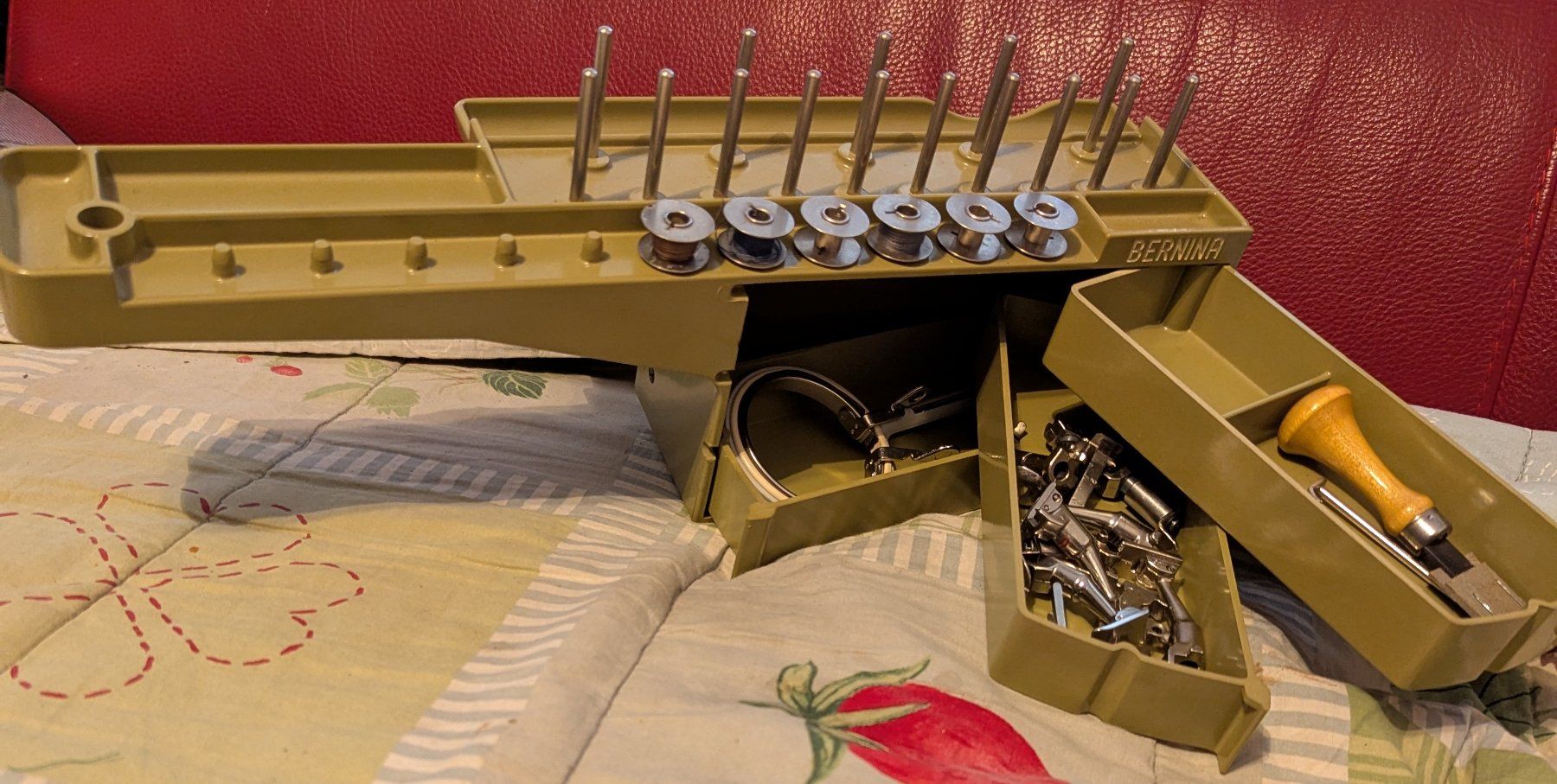 Bernina Nähmaschinen: Bernina Anhängebox 530 - 730 – Gebraucht aus Oberbipp von theresiafrosch