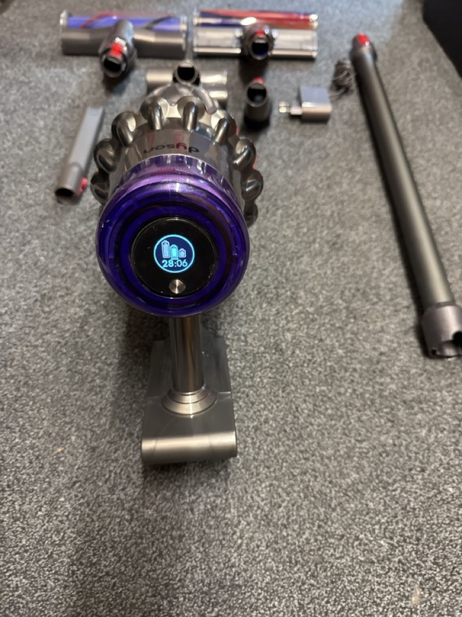 Dyson Staubsauger & Zubehör: Dyson Outsize Absolute – Gebraucht aus Landquart von Nnf007 1