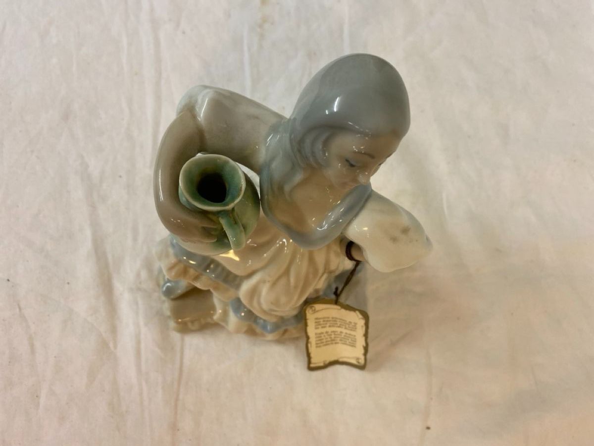 Skulpturen & Statuen: Schöne Porzellanfigur, Wasserträgerin – Gebraucht aus sursee von trilli-tralli 8