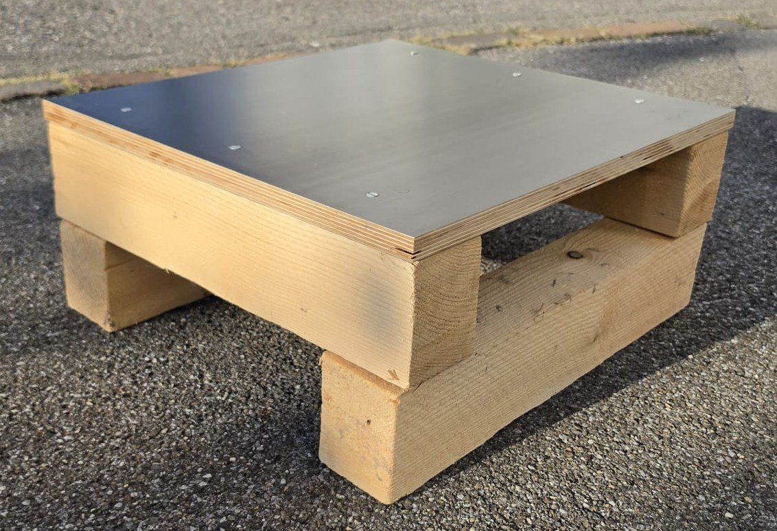 Sonstige Dekorationen & Accessoires: Podest aus Holz – Gebraucht aus Oberentfelden von Trudette2020 1