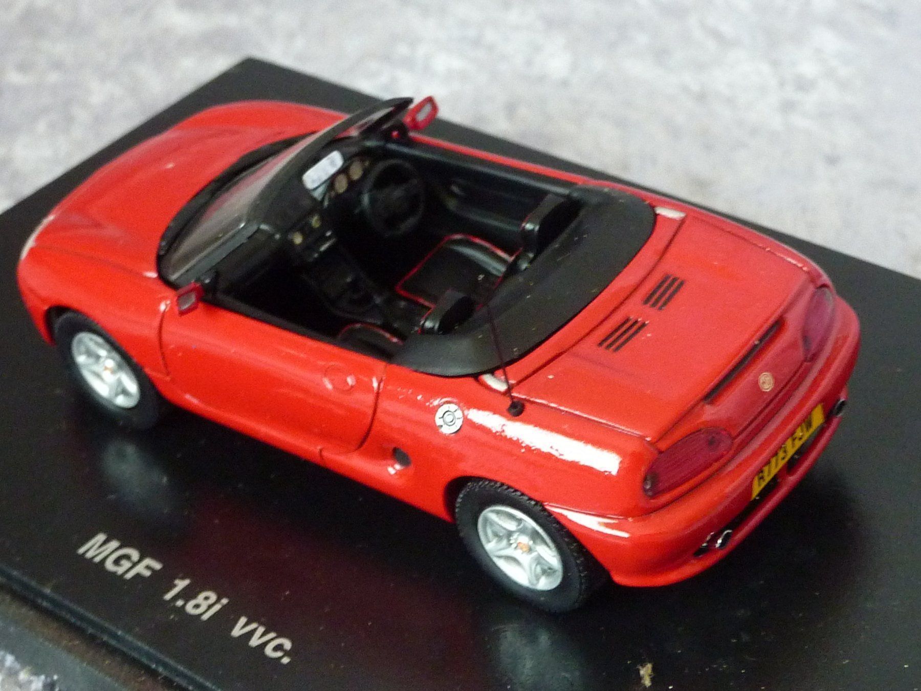 MG Modellini d'auto: MGF 1:8i rot  1:43 – Nuovo e nell'imballaggio originale da Dürrenäsch venduto da modellautos4you 2
