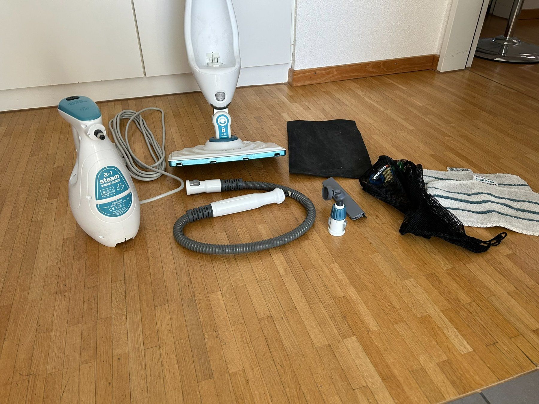 Nettoyeurs à vapeur: Top Black&Decker Steamer mit diversem Zubehör – D'occasion à Zürich par Contabolo 3