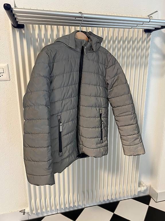 Tchibo Vestes & Manteaux: Voll reflektierende Winterjacke – D'occasion à Gelterfingen par myr_bgf6