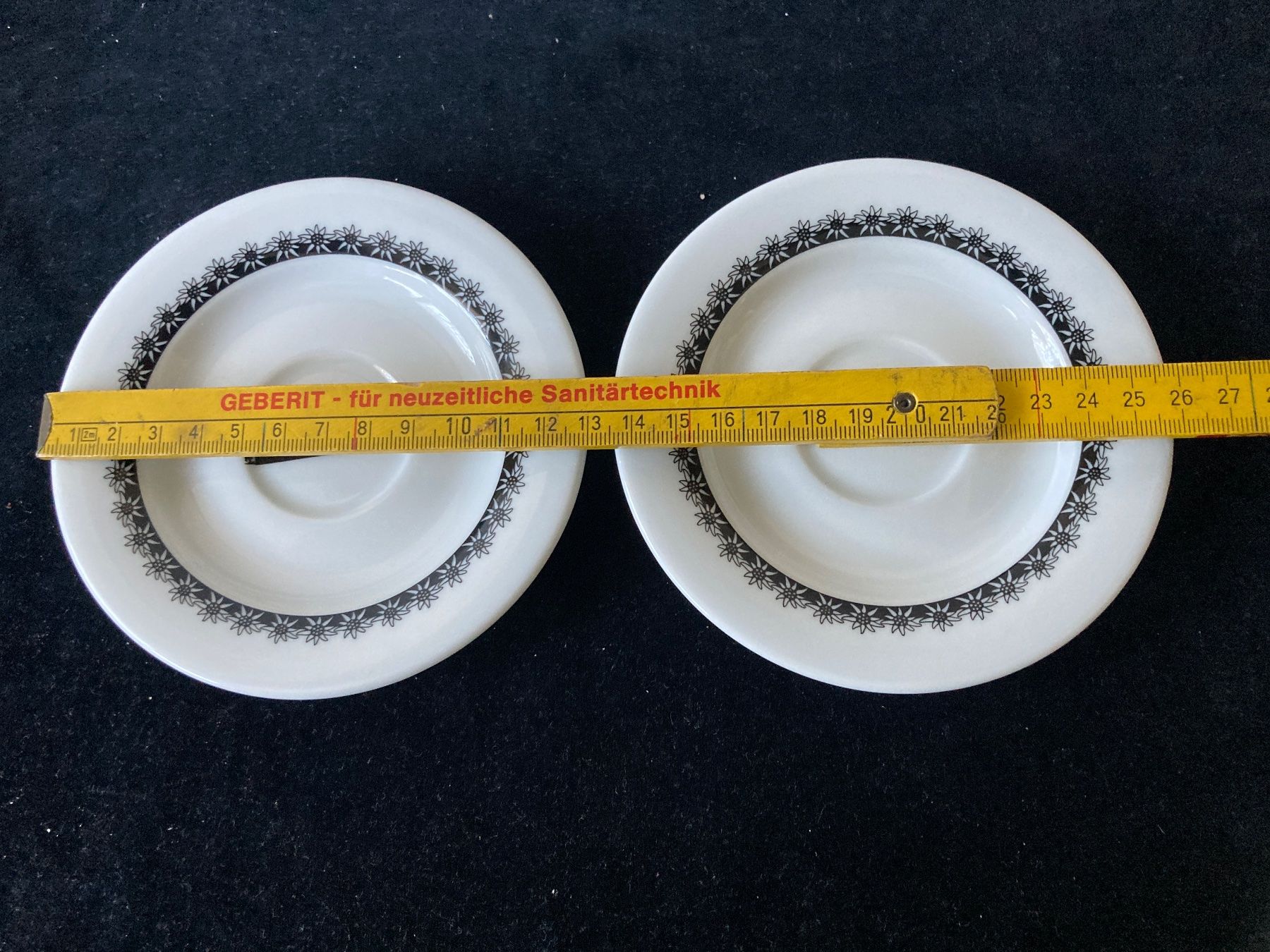 Assiettes: 2 Langenthal Unterteller mit Edelweiss und Bauernhaus – D'occasion à Zürich par Chaeffeler 3