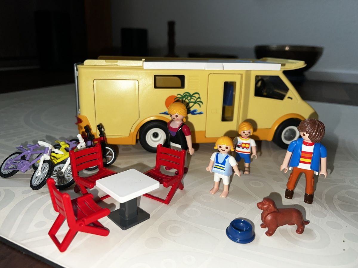 Playmobil Spielzeuge: Playmobil Camper mit Zubehör – Gebraucht aus Gutenswil von