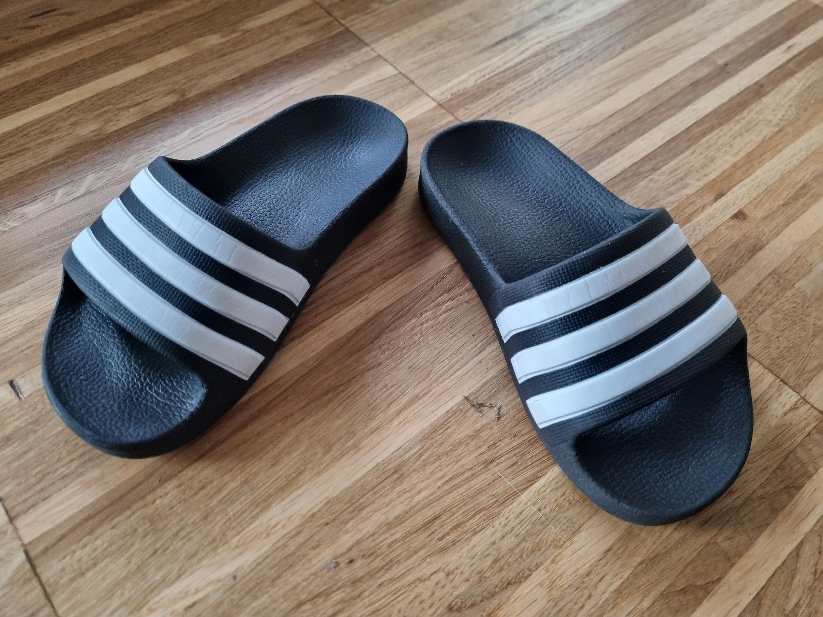Adidas Schuhe für Jungen: Adiletten (Kinder) Grösse 28 – Gebraucht aus Liebefeld von Nobody7 1