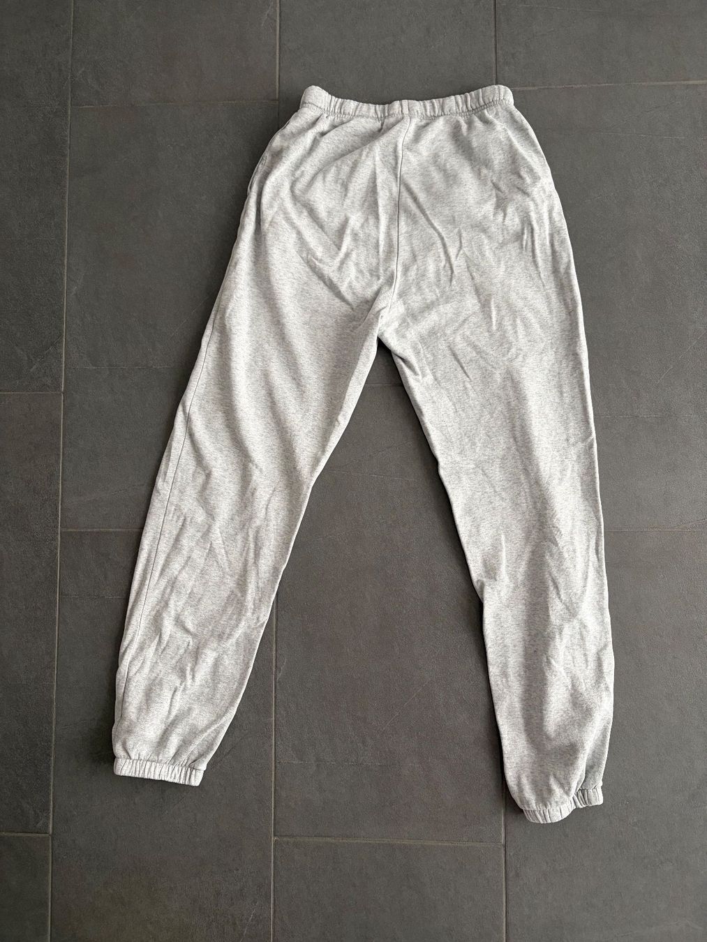 H&M Pantaloni: H&M Jogginghose, grau, Gr. 164 – Usato da Beinwil am See venduto da den_p9db 1