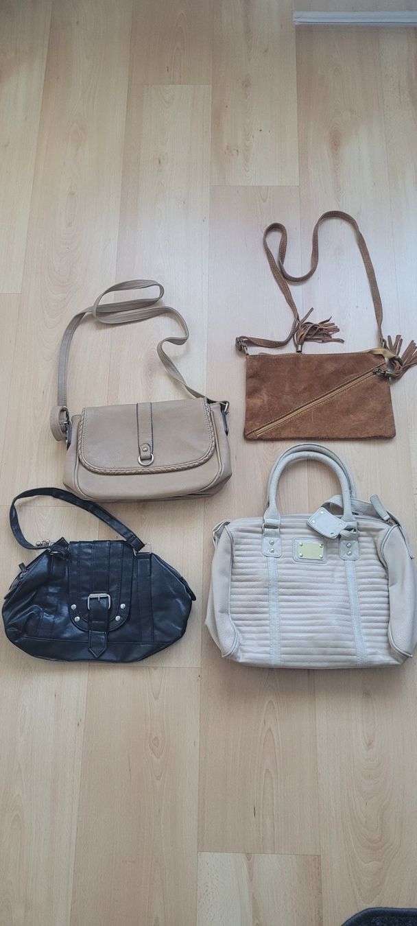 Borse da donna: Set 4 Handtaschen – Nuovo (secondo la descrizione) da Schöfflisdorf venduto da cri_8gn5