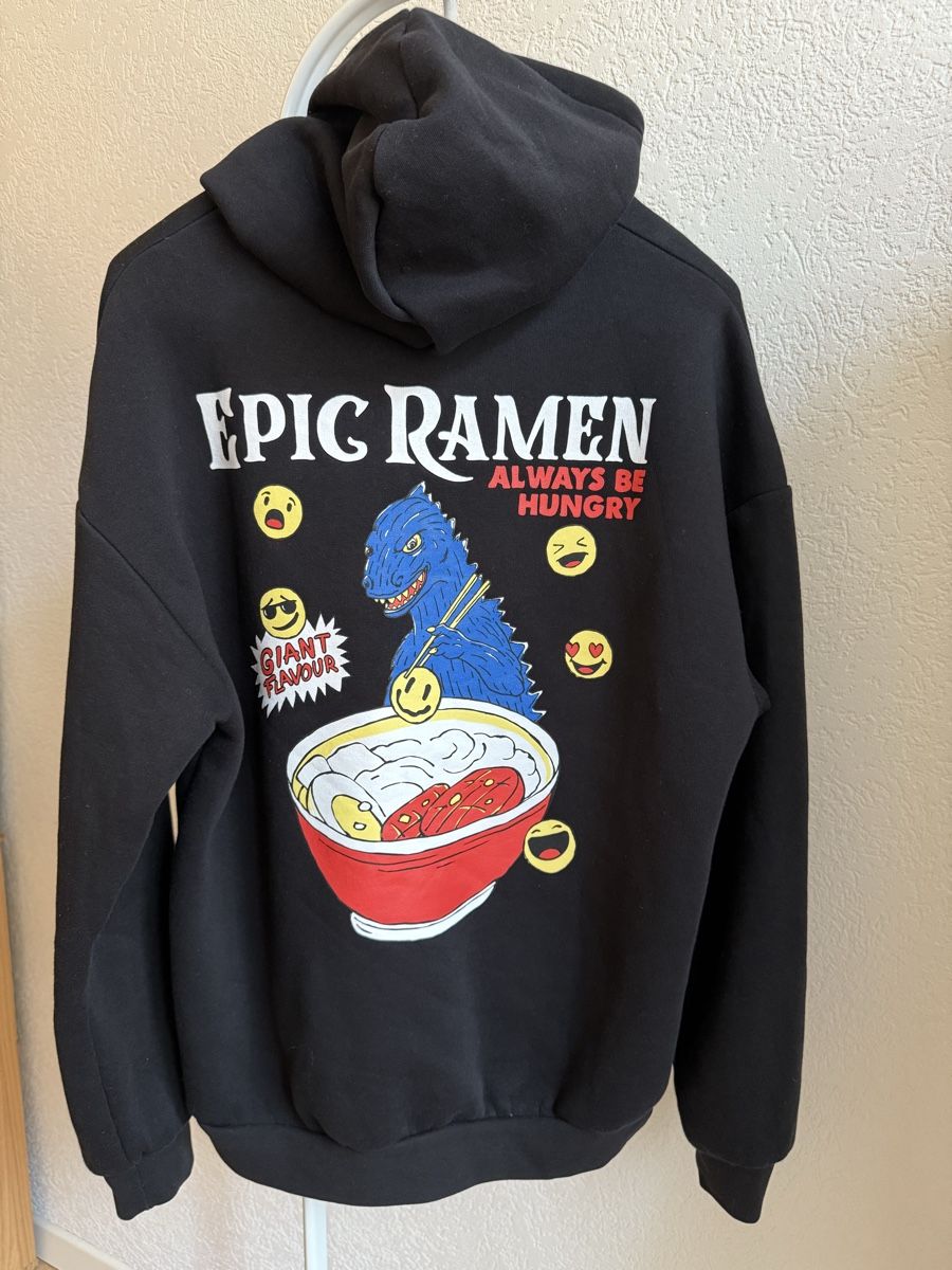 Pullover & Sweatshirts: Sweat à capuche noir impression Ramen, t.36/S  – Gebraucht aus Tavannes von Thriftshop