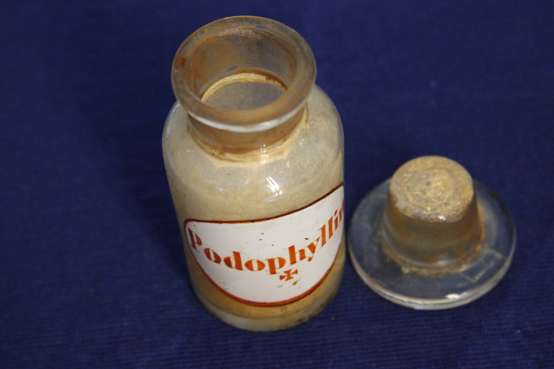 Accessori da laboratorio: Apothekerflaschen uralt 2 Stück – Usato da Ebikon venduto da Punkt04 4