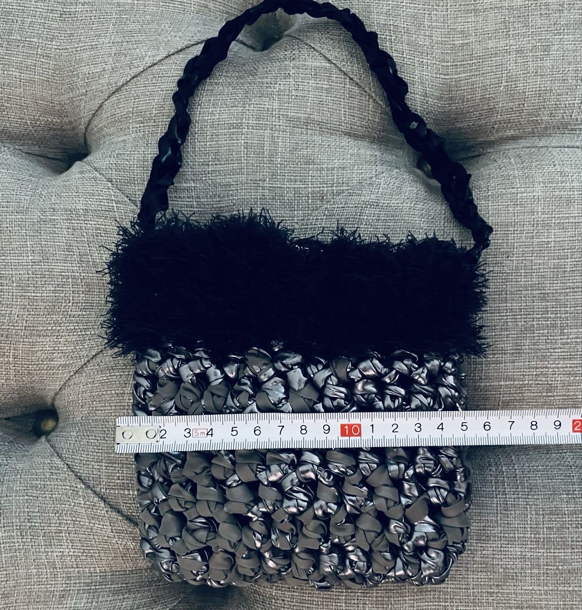 Borse da donna: Tasche schwarz silber Kunstfaser mit Fellrand – Nuovo e nell'imballaggio originale da Au ZH venduto da Jaggy4 4