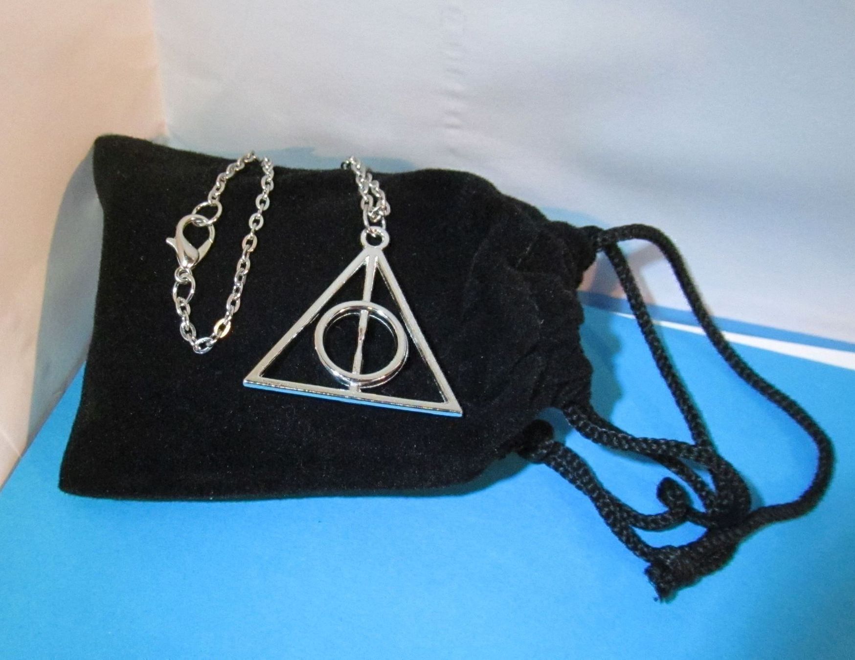 Ketten: Harry Potter Halskette mit Deathly Hallows silbern – Neu und originalverpackt aus St. Margarethen TG von ursk10 7