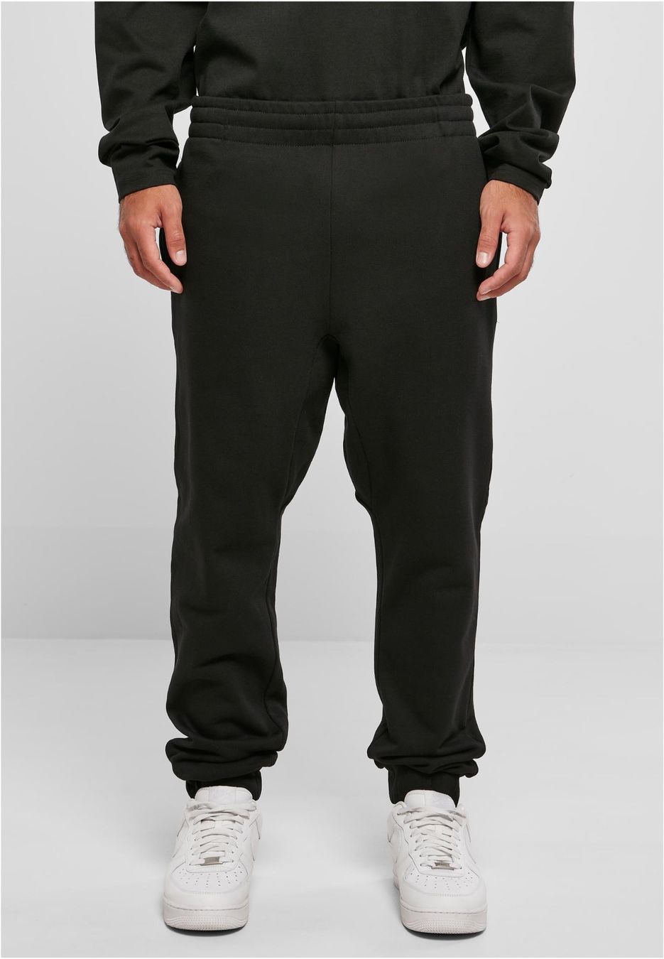 Hosen: UGi Ultra Heavy Sweatpant - Schwarz – Neu und originalverpackt aus Regensdorf von StyleTown