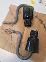 Zwei Isolatoren mit Wandhalterung Metall gebraucht