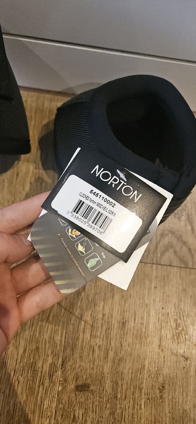 Stinchiere & Fasciature: Norton Springglocken mit Drehschutz, Grösse M – Nuovo e nell'imballaggio originale da Madetswil venduto da aur_8xwh 1