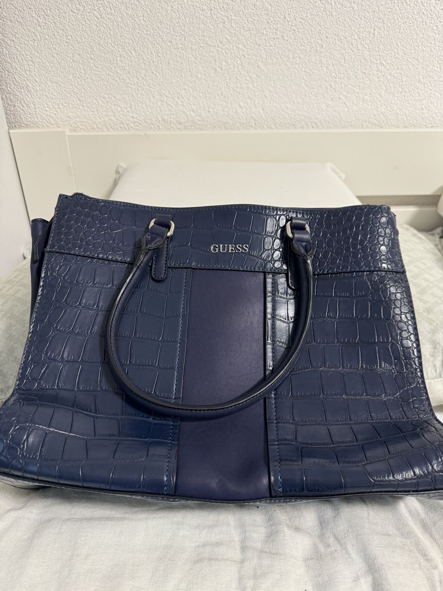 Guess Borse da donna: GUESS Handtasche – Usato da Küsnacht ZH venduto da IrischkaB