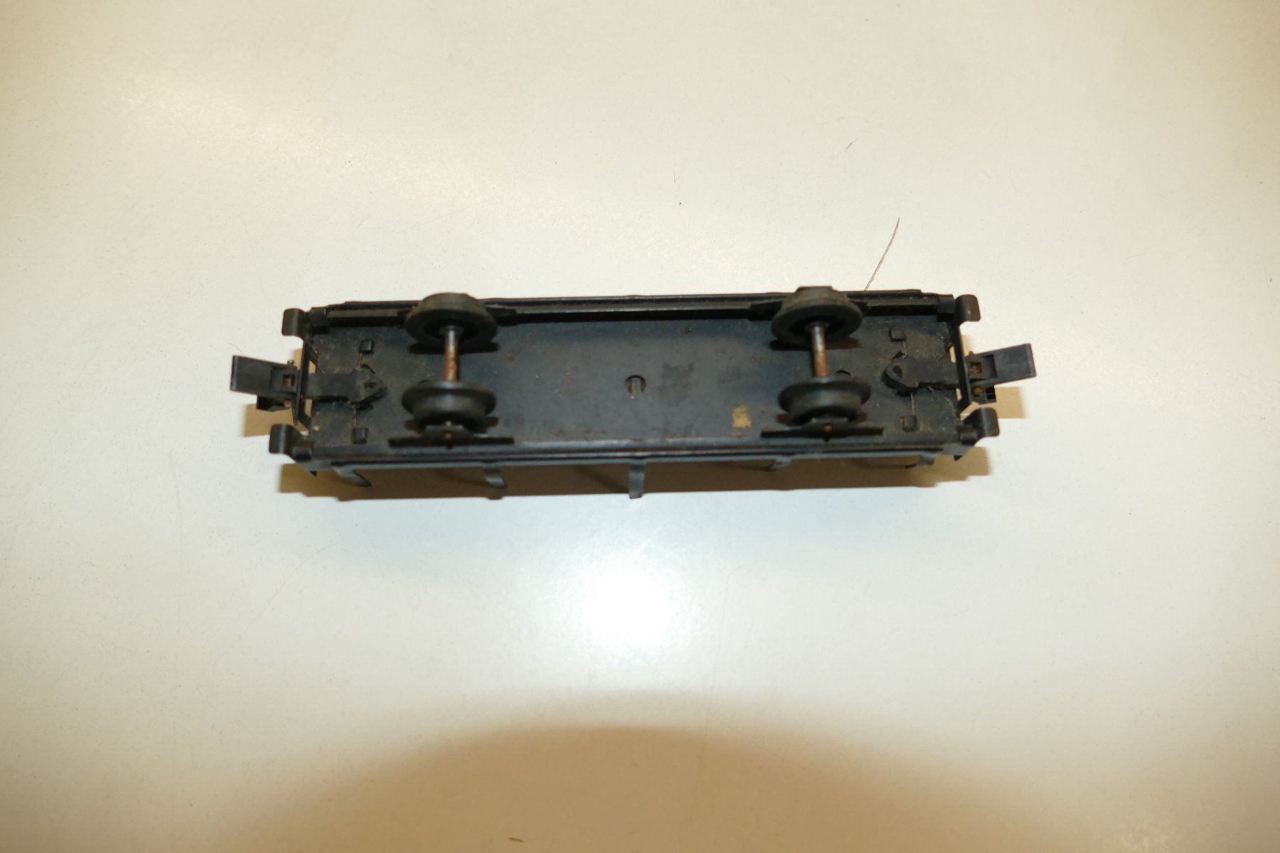 Trix Modellini di ferrovie: Trix Express H0: Flachwagen mit Rungen – Usato da Niederhasli venduto da rail-duerst 3