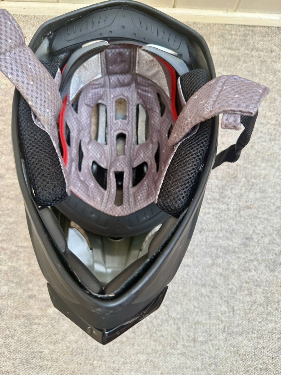Specialized Caschi: Profi Integral Downhill/Freeride Helm von Specialized – Nuovo (secondo la descrizione) da Schattenhalb venduto da Oodaaq 5