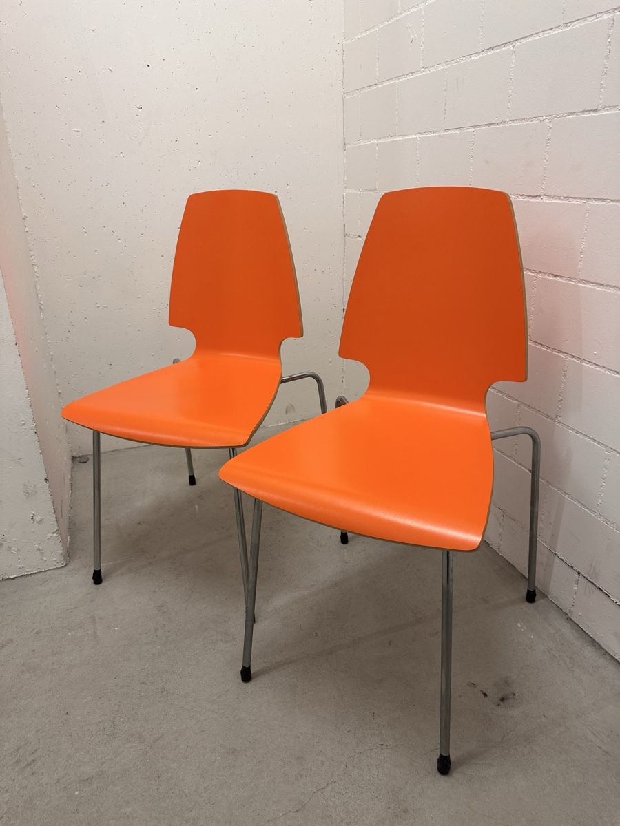 Ikea Stühle: Stapelstühle Orange 2 Stk – Gebraucht aus Zürich von lau_yf5f 1