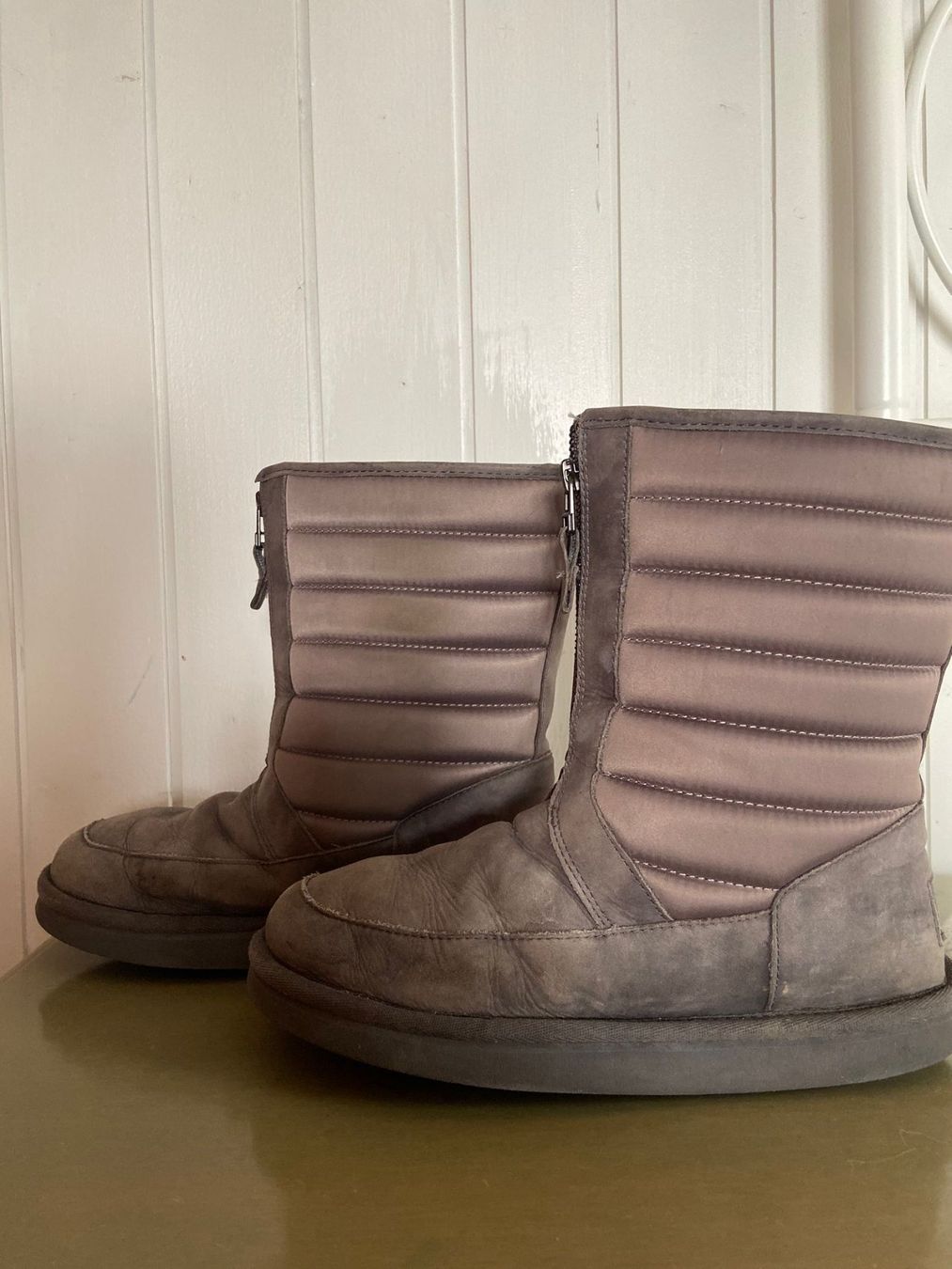 Ugg Scarpe da donna: UGG Schnee Boots Lammfell gr 37 – Usato da Jonen venduto da Lux.K. 3