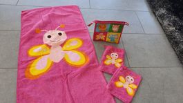 Lot -Linge + 2 gants + trousse de toilette fille, comme neuf