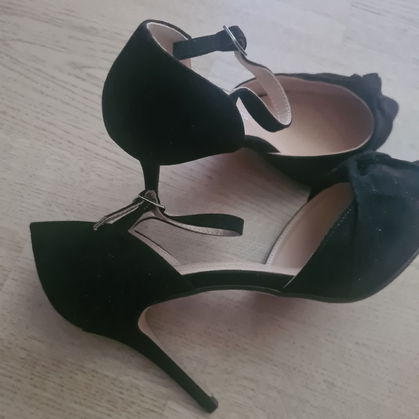 Chaussures femmes: Absatzschuh Gr. 7 entspricht einer 38 – D'occasion à Steinen par turbogeiss99 7