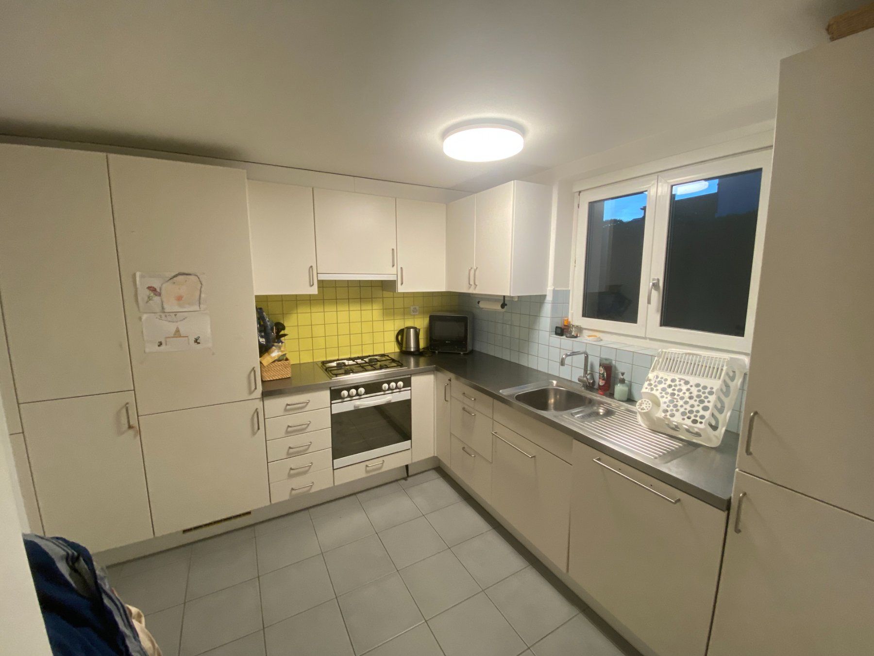 Cucine complete: Küche mit Edelstahlabdeckung – Usato da Winterthur venduto da Ko06pi