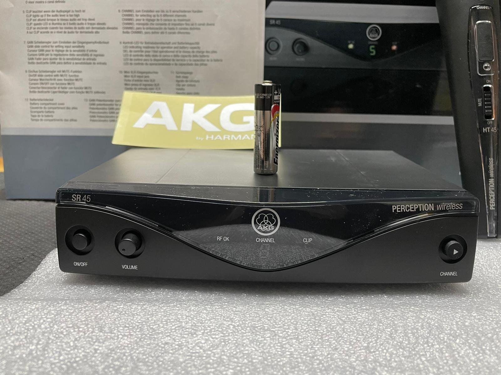 Mikrofone: AKG Perception Wireless 45 Vocal System! NEW NEW! NP 199 Chf – Neu und originalverpackt aus Cama von Superbayer 2