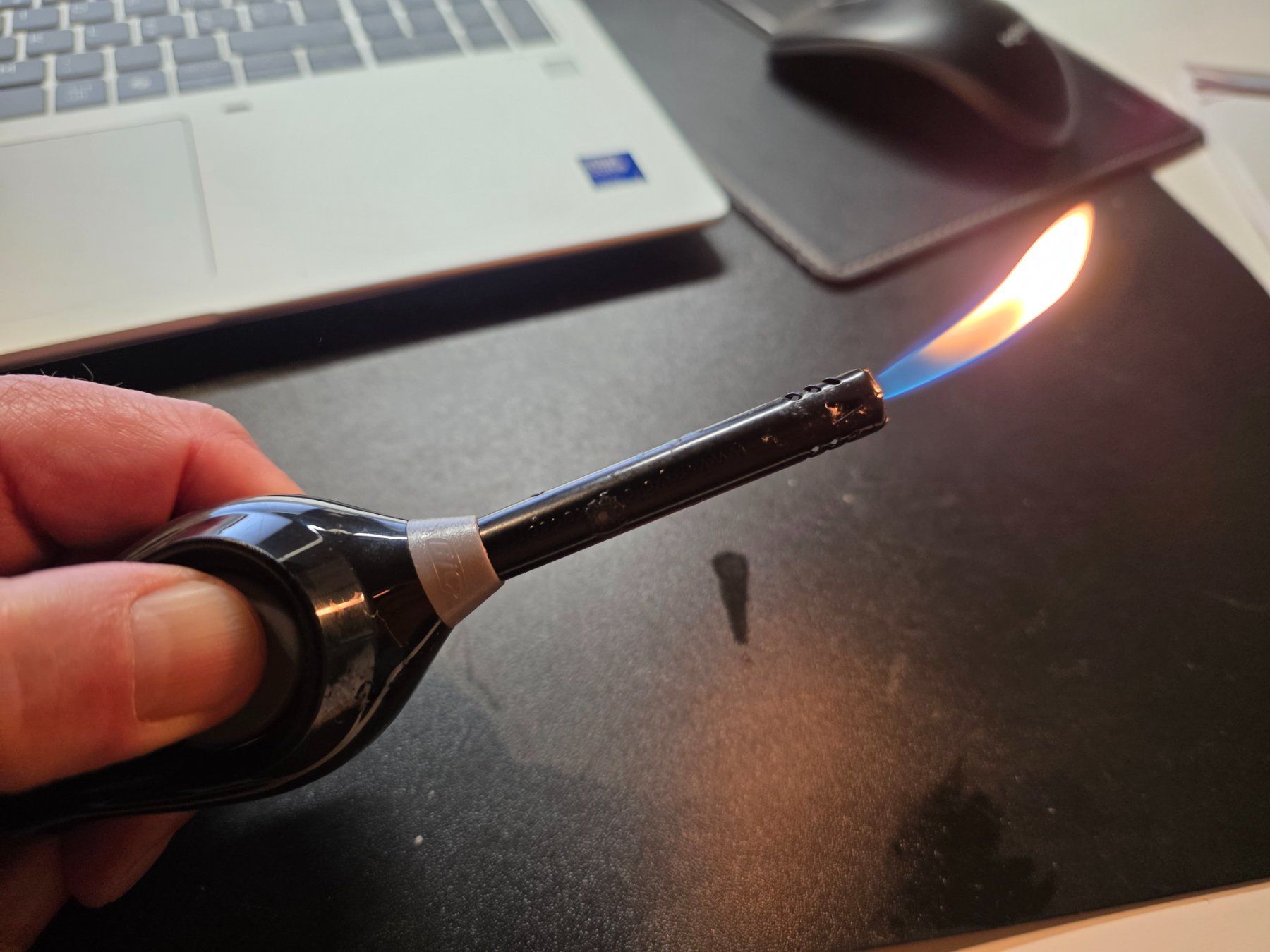 Bic Accendini: BIC Anzünder Stab Feuerzeug nachfüllbar – Usato da Walterswil BE venduto da Lonitti 2