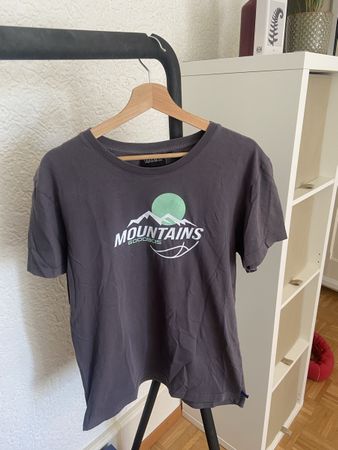 Mountains Goodies T-Shirt, Graues Shirt,