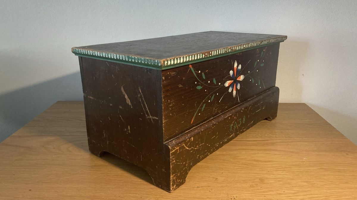 Cassapanche: Antike Holztruhe mit Bauernbemalung – Usato da Basel venduto da alma428 3