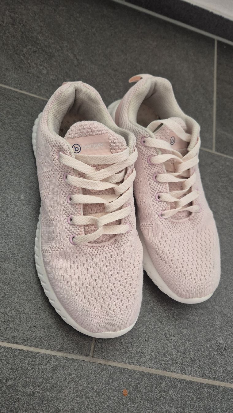 Scarpe da donna: Bogener Sneaker 38 rosa – Usato da St. Margrethen SG venduto da vka_f8qq