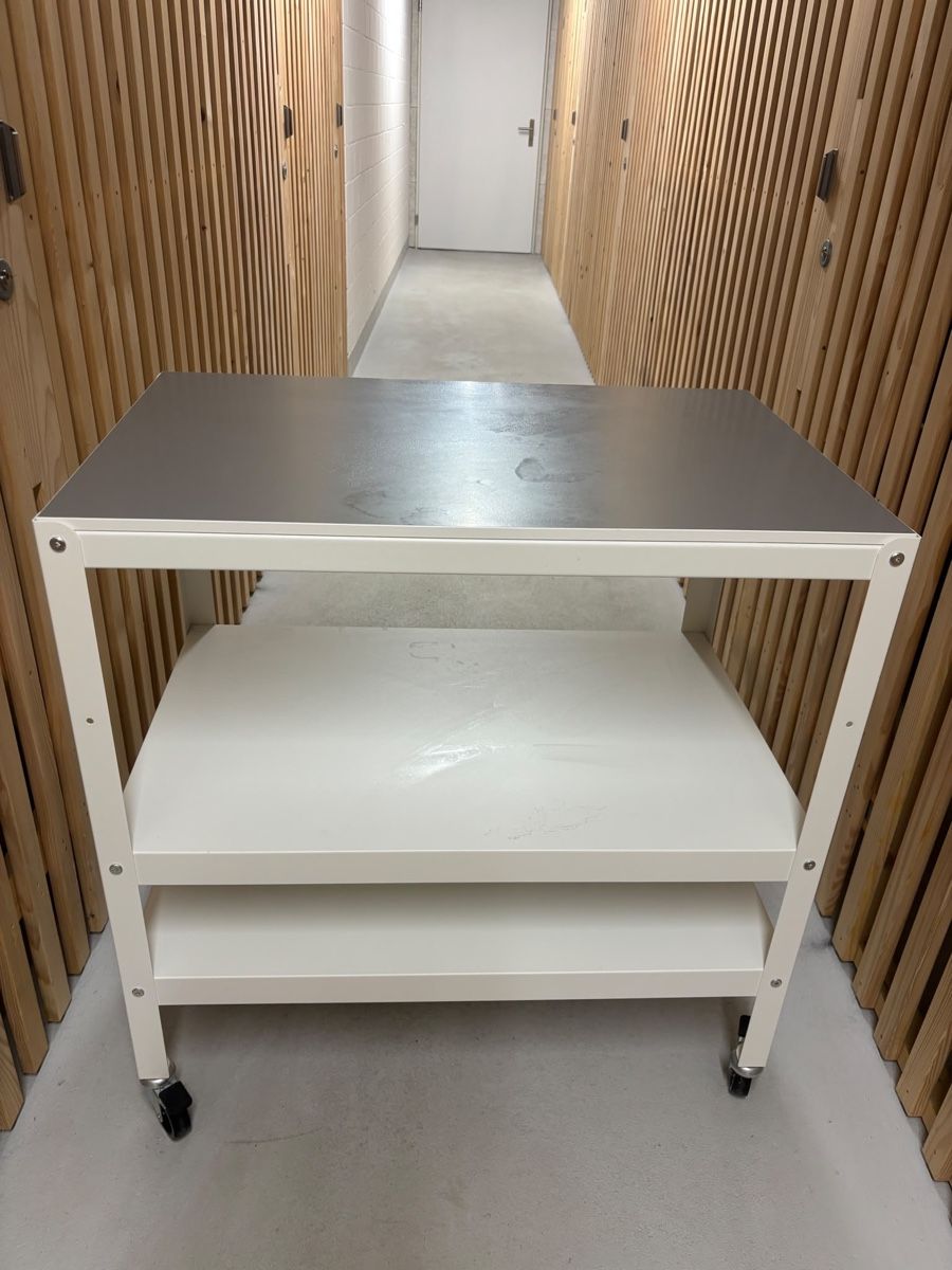 Regale: Servierwagen weiss mit Rollen Ikea  – Gebraucht aus Luzern von karinakoop
