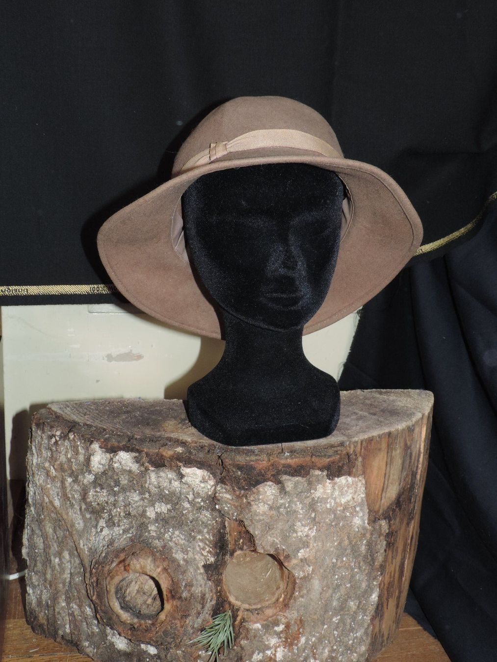 Copricapi, berretti & cappellini: chapeau brun gris – Usato da Genève venduto da Axelle333 3