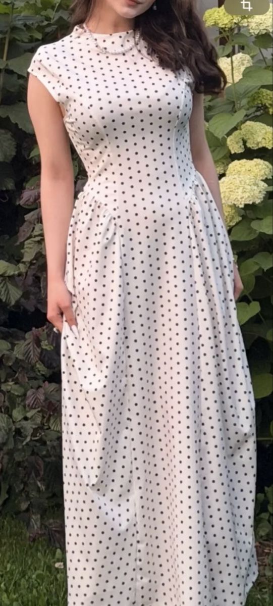 H&M Robes: Kleid Tupfen weiss schwarz – Neuf (Voir description) à Winterthur par Flomiverse