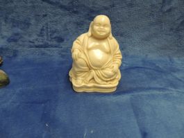 Sitzender Buddha weiss aus Kunststoff