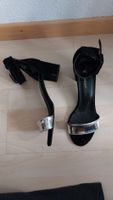 Schwarze Sandalen mit Absatz und Silber-Akzent, Grösse 39