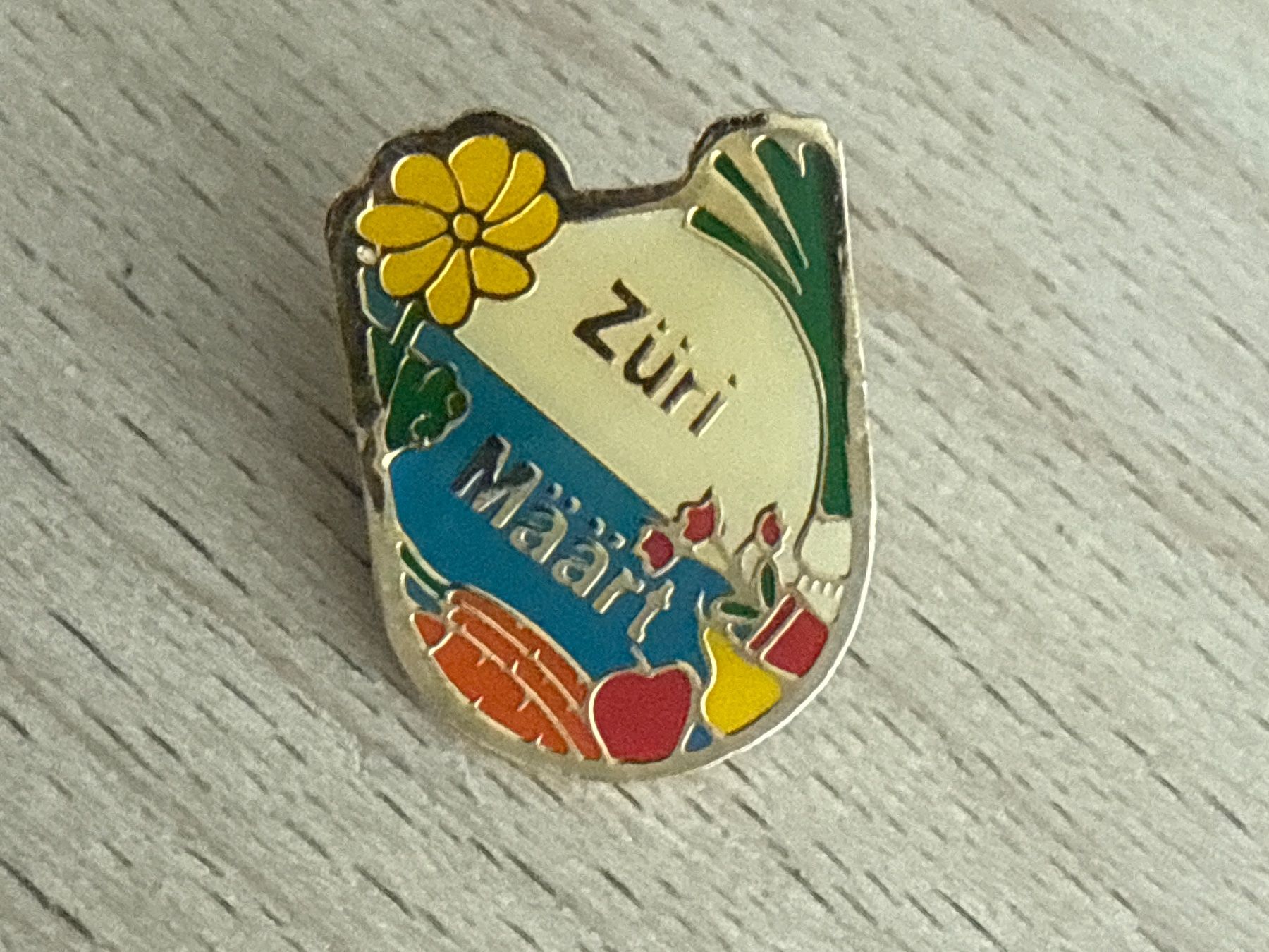 Plaketten & Abzeichen: Pin  Züri Määrt – Gebraucht aus Glattbrugg von Schweigmatt