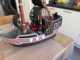 Bateau pirate LEGO noir avec voiles état occasion