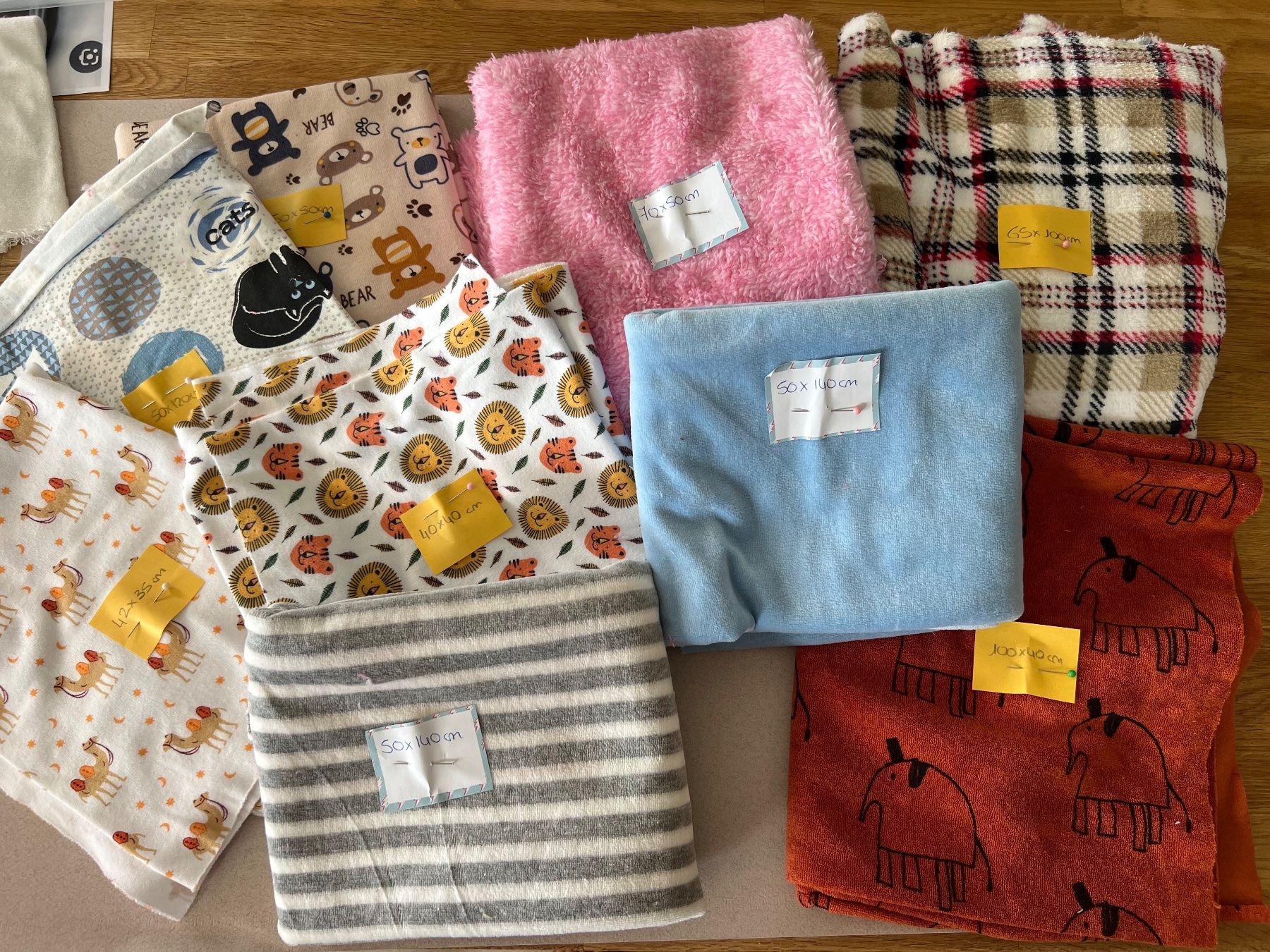 Tessuti: Tissu divers lot de 3 kg – Usato da Chézard-St-Martin venduto da Chopette
